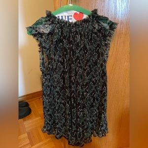 Beautiful sleeveless top by Rabens